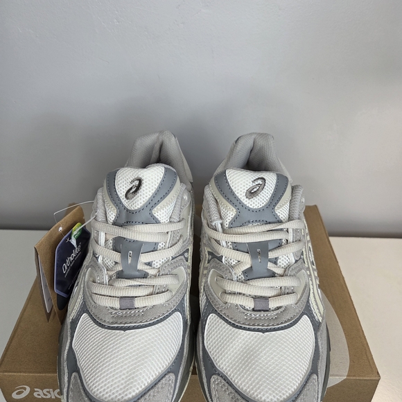 ASICS GEL-NYC White and Gray Sneakers - Picture 3 of 6